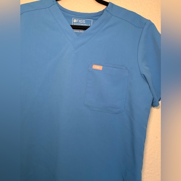 FIGS Men's Blue V-Neck Shirt PO #2679 Small - Picture 5 of 6